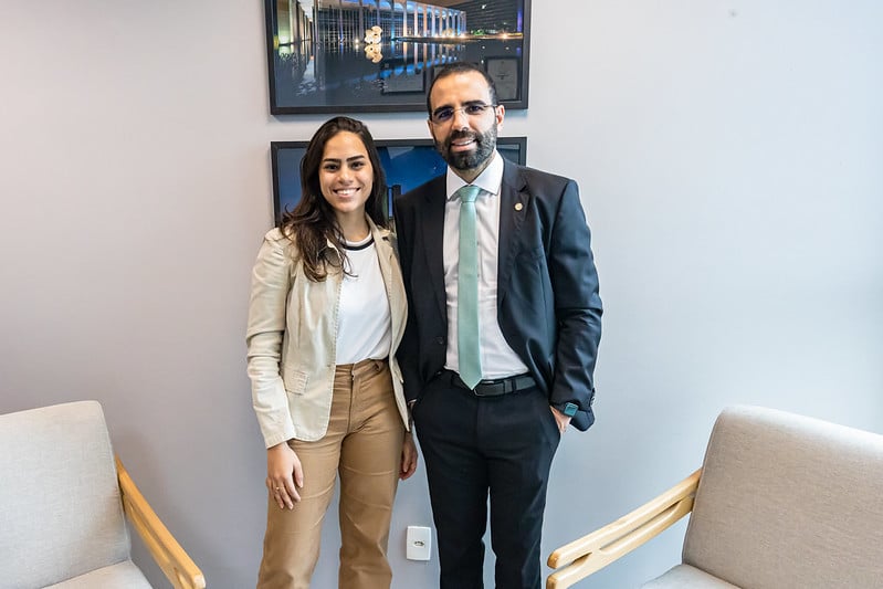 Estudante conservadora, Maria Clara Martins Rodrigues e o deputado distrital Thiago Manzoni (PL/DF)